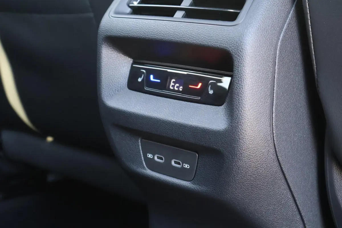 1.5 eHybrid 272pk R-Line | SoH 99% | Trekhaak | Panoramadak | 360 Camera | Head-up | Harman Kardon Sound
