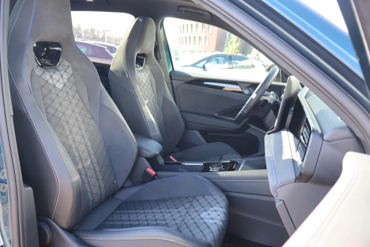 1.5 eHybrid 272pk R-Line | SoH 99% | Trekhaak | Panoramadak | 360 Camera | Head-up | Harman Kardon Sound