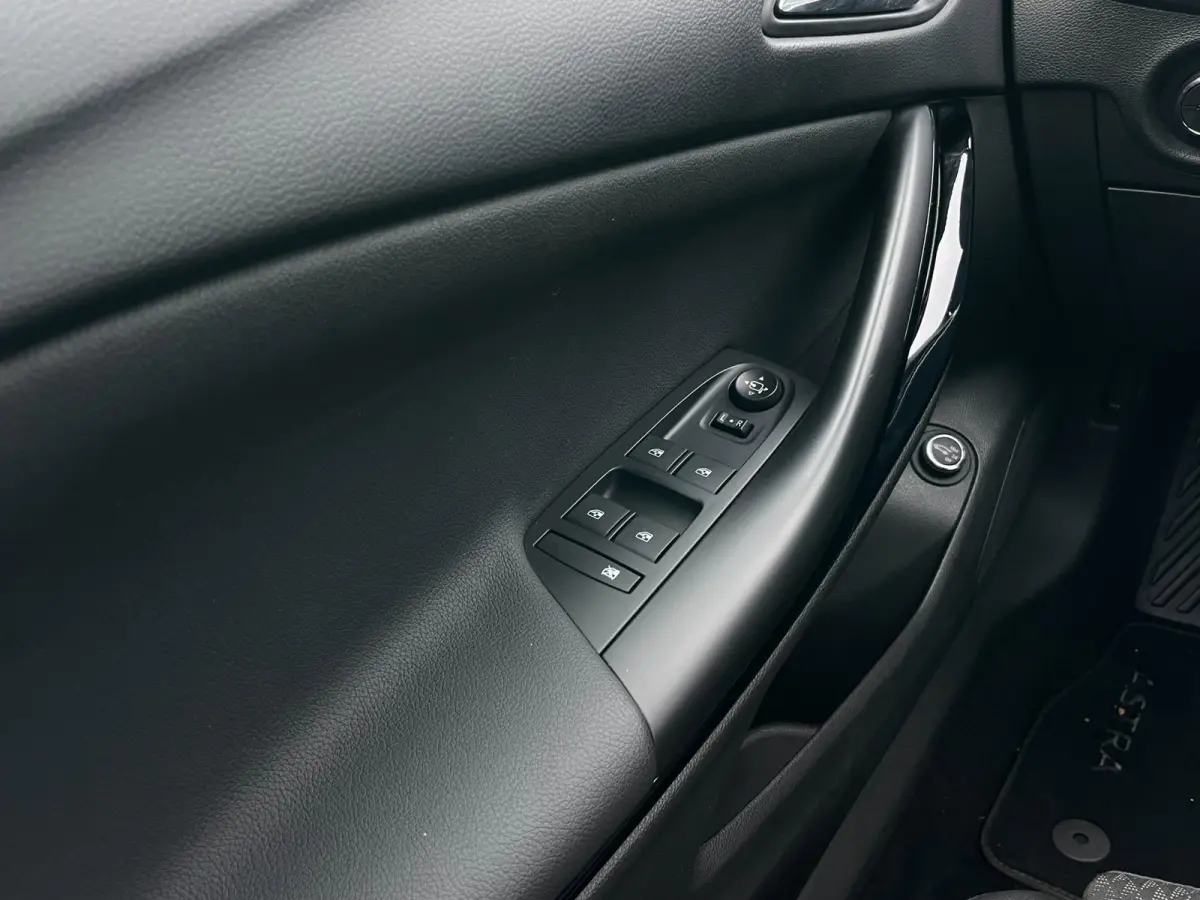 TOURER+ | Grijs Kenteken | Carplay | PDC | Trekhaak | 1ste eigenaar |