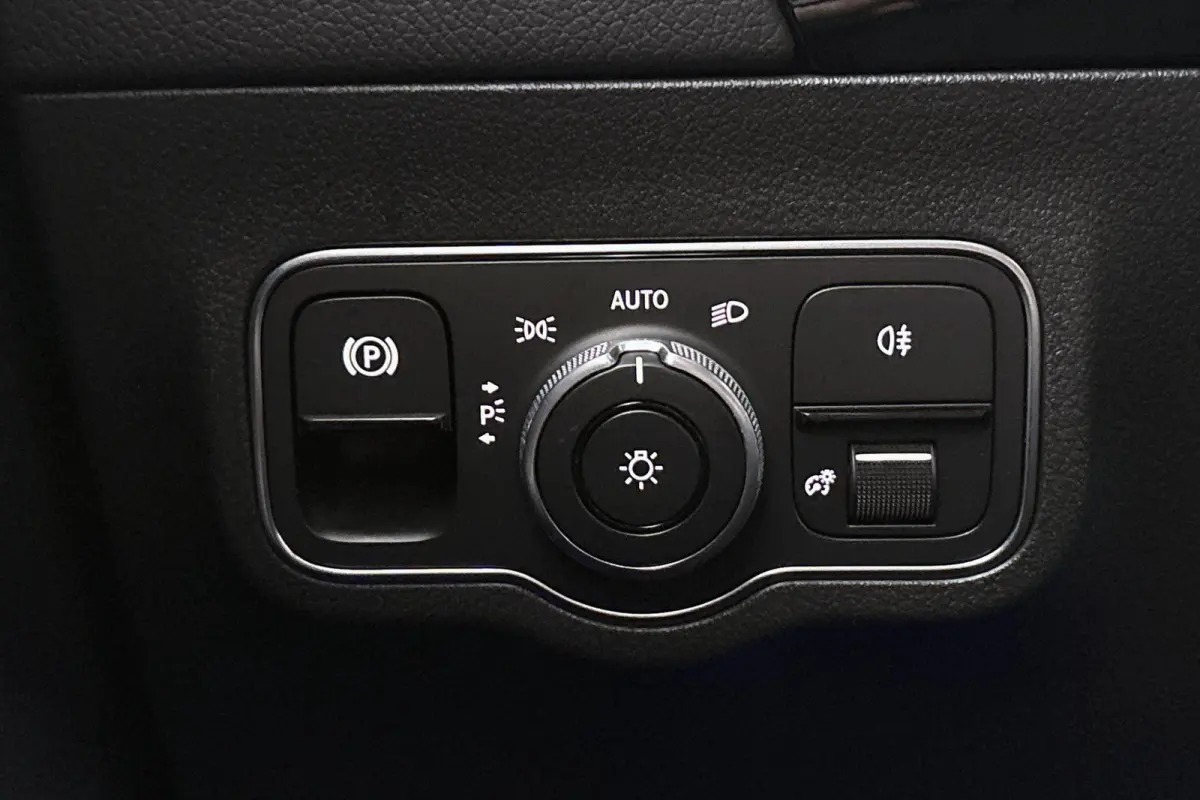 180 Business Solution AMG Widescreen Sfeerverlichting Stoelverwarming Camera