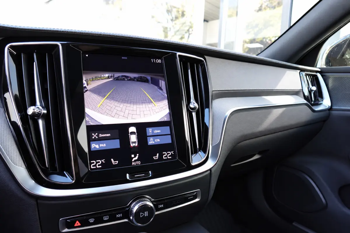 2.0 T8 AWD Twin Engine R-Design PANO H&K KEYLESS