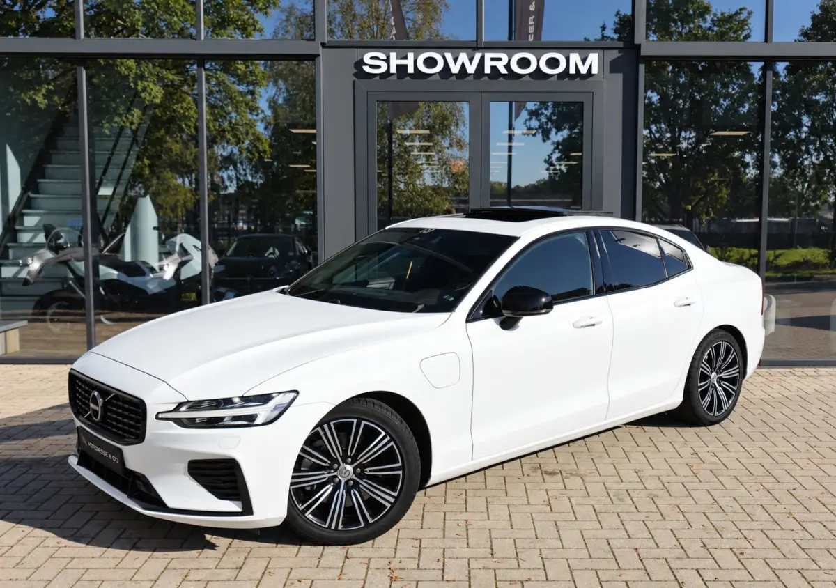 2.0 T8 AWD Twin Engine R-Design PANO H&K KEYLESS
