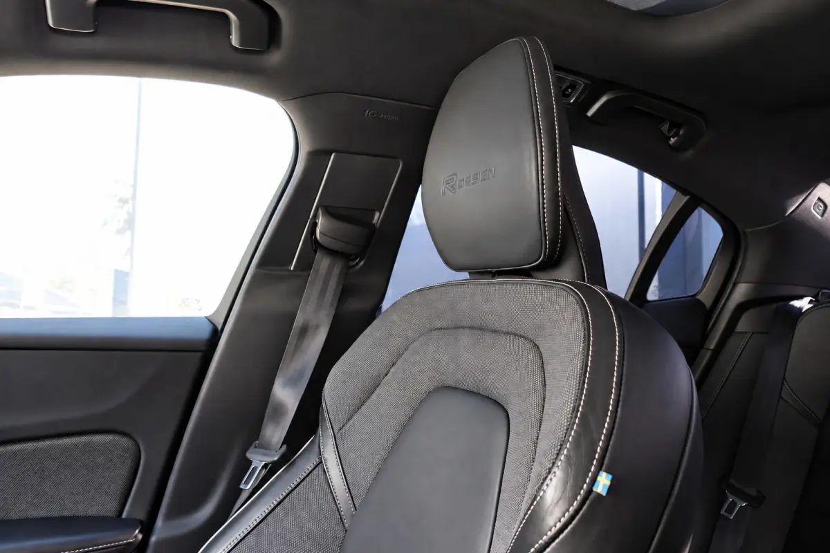 2.0 T8 AWD Twin Engine R-Design PANO H&K KEYLESS