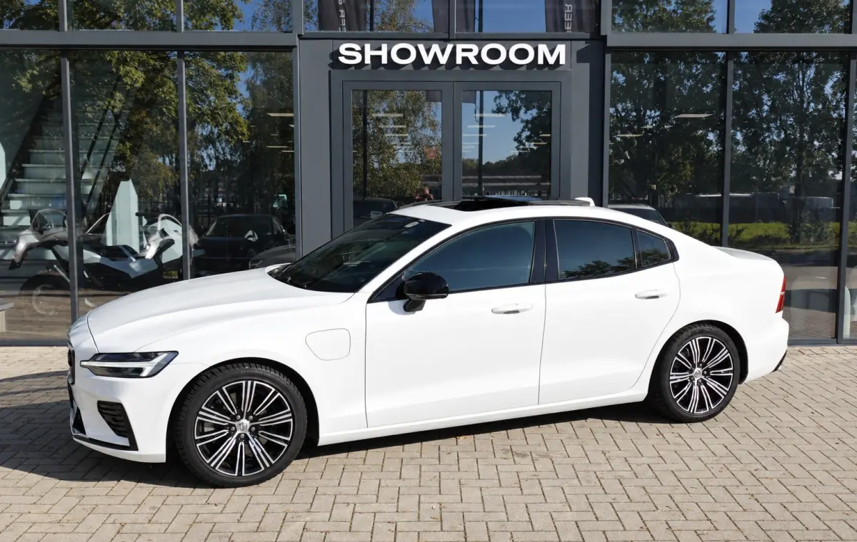 2.0 T8 AWD Twin Engine R-Design PANO H&K KEYLESS