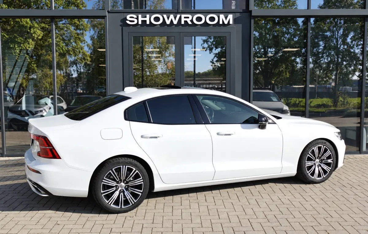2.0 T8 AWD Twin Engine R-Design PANO H&K KEYLESS