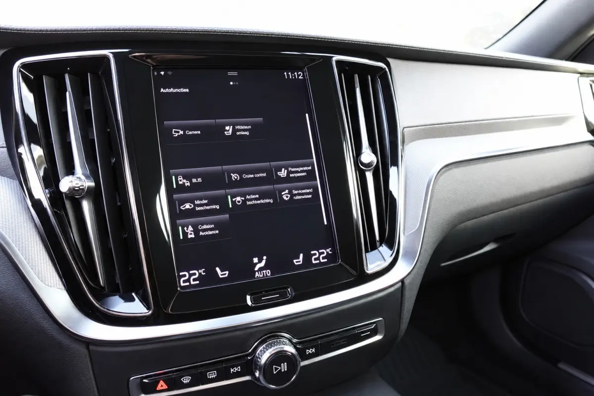 2.0 T8 AWD Twin Engine R-Design PANO H&K KEYLESS
