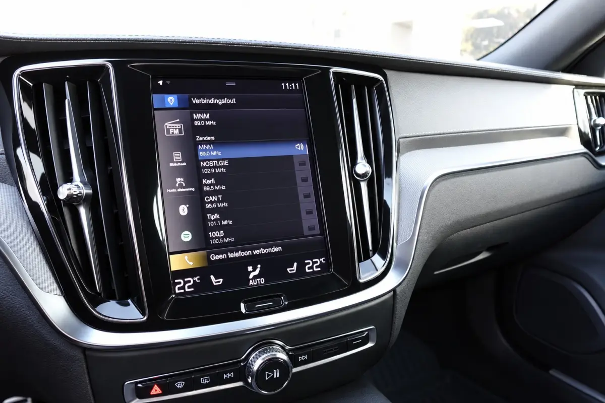 2.0 T8 AWD Twin Engine R-Design PANO H&K KEYLESS