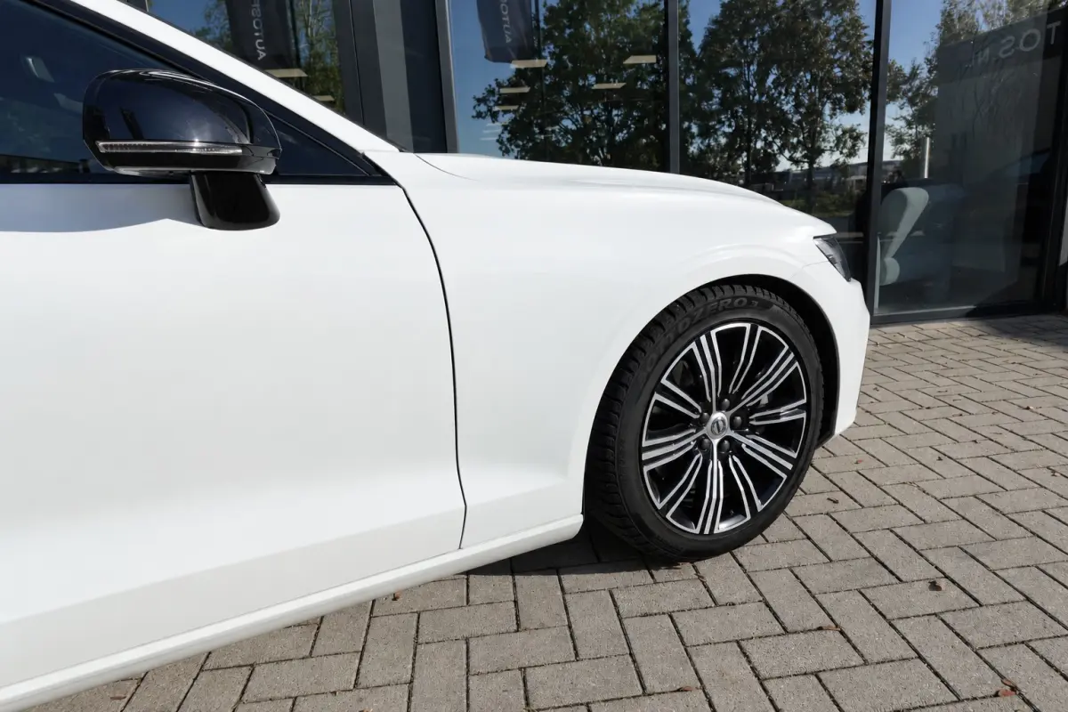 2.0 T8 AWD Twin Engine R-Design PANO H&K KEYLESS