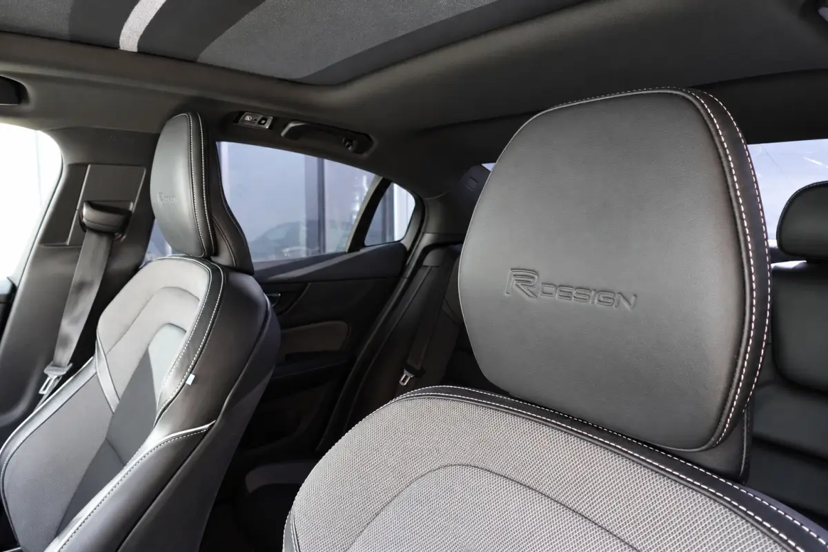 2.0 T8 AWD Twin Engine R-Design PANO H&K KEYLESS