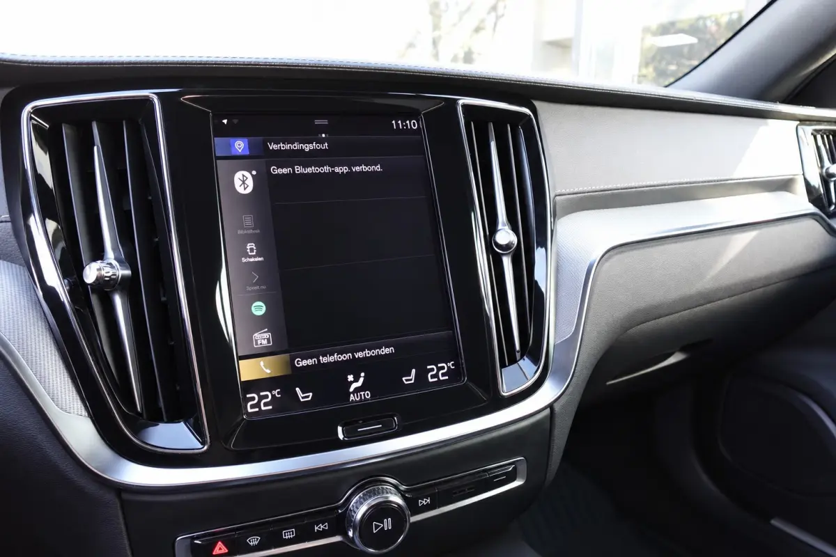 2.0 T8 AWD Twin Engine R-Design PANO H&K KEYLESS