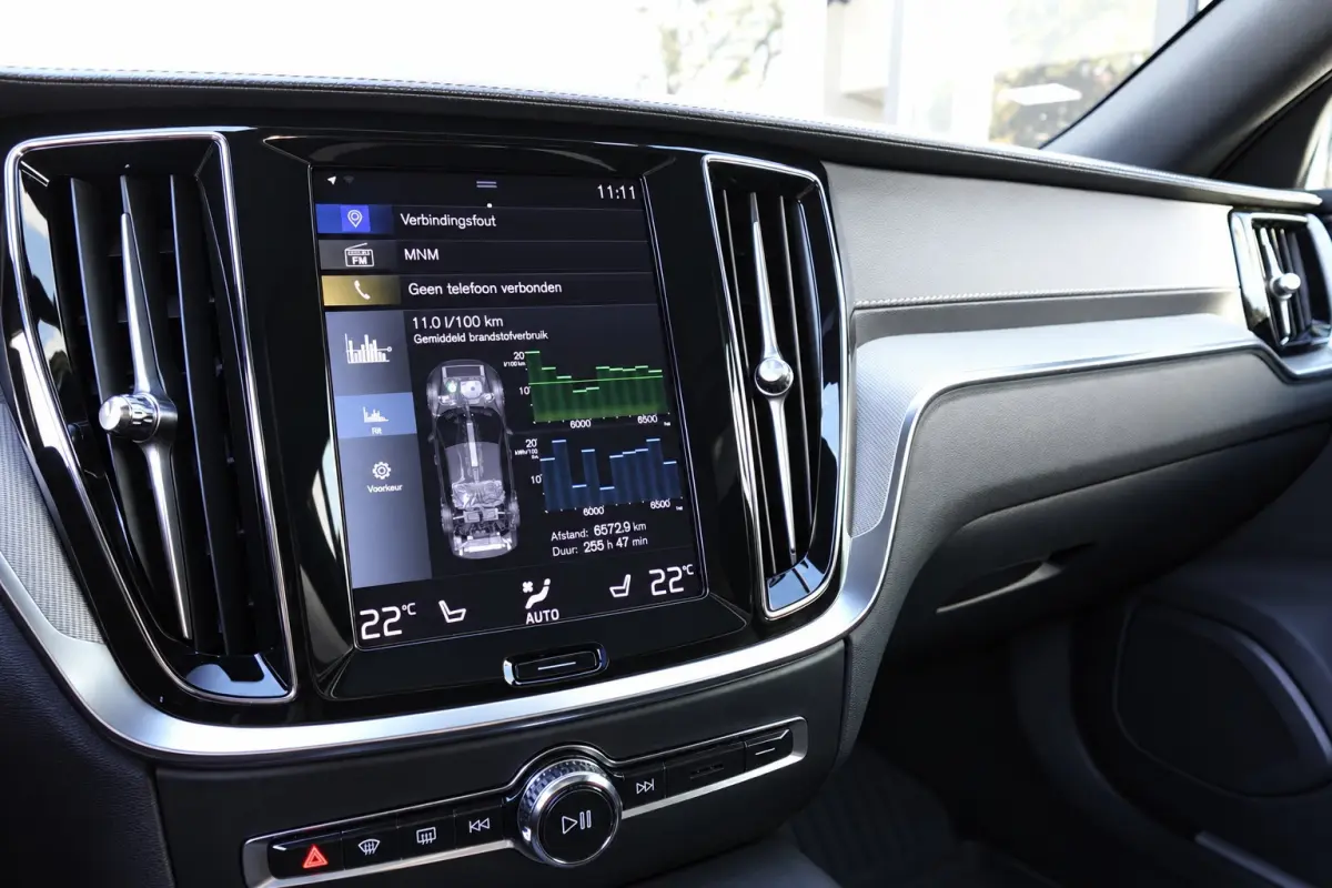 2.0 T8 AWD Twin Engine R-Design PANO H&K KEYLESS