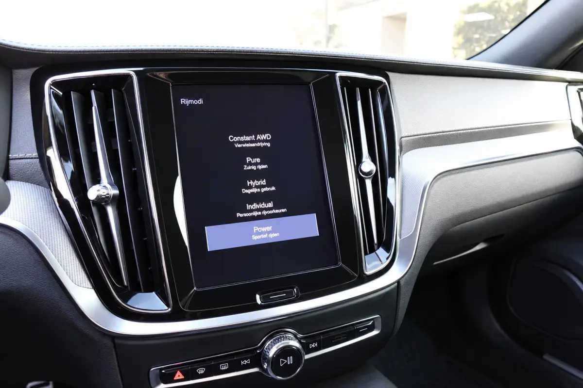 2.0 T8 AWD Twin Engine R-Design PANO H&K KEYLESS