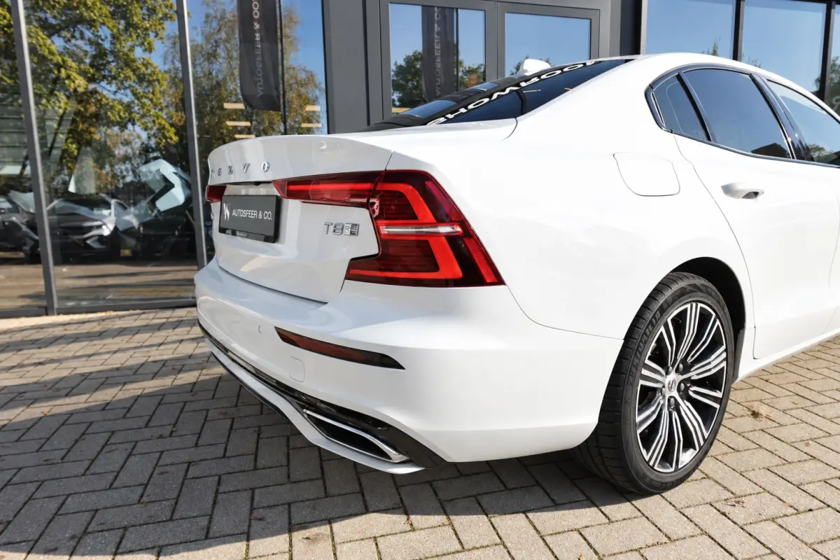 2.0 T8 AWD Twin Engine R-Design PANO H&K KEYLESS