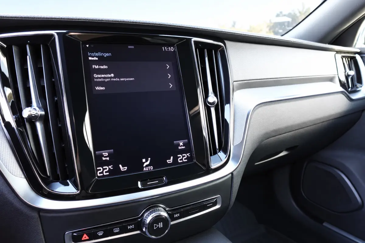 2.0 T8 AWD Twin Engine R-Design PANO H&K KEYLESS