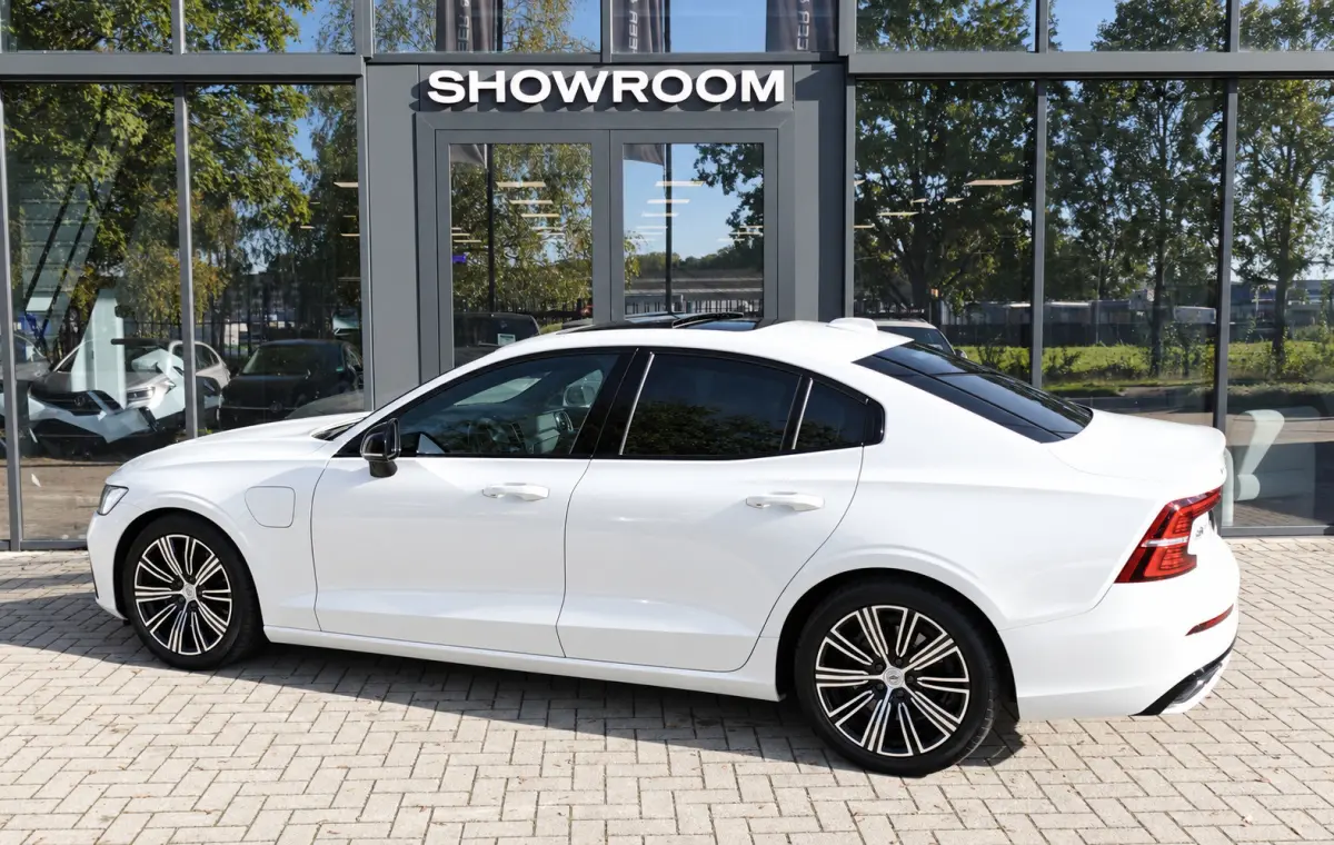 2.0 T8 AWD Twin Engine R-Design PANO H&K KEYLESS