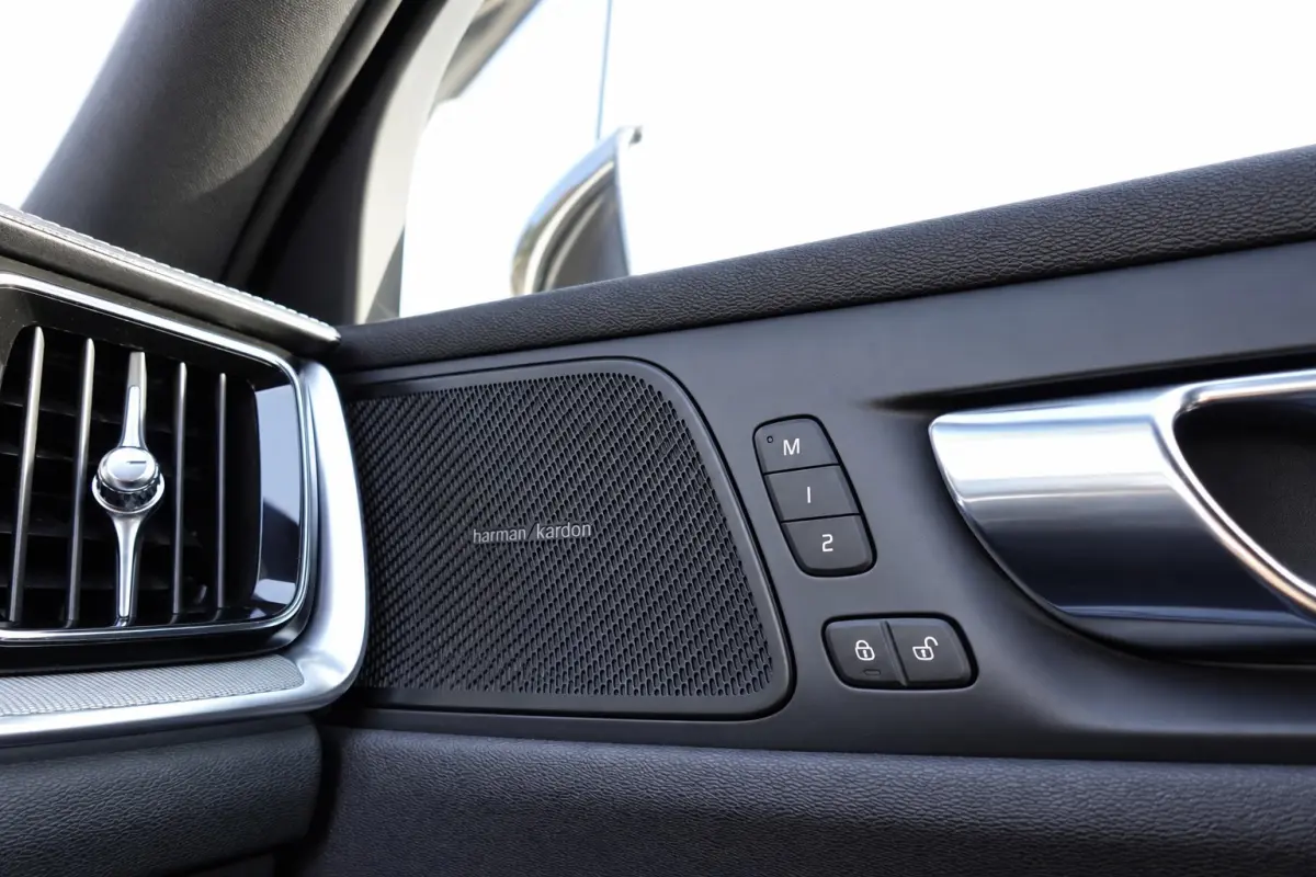 2.0 T8 AWD Twin Engine R-Design PANO H&K KEYLESS