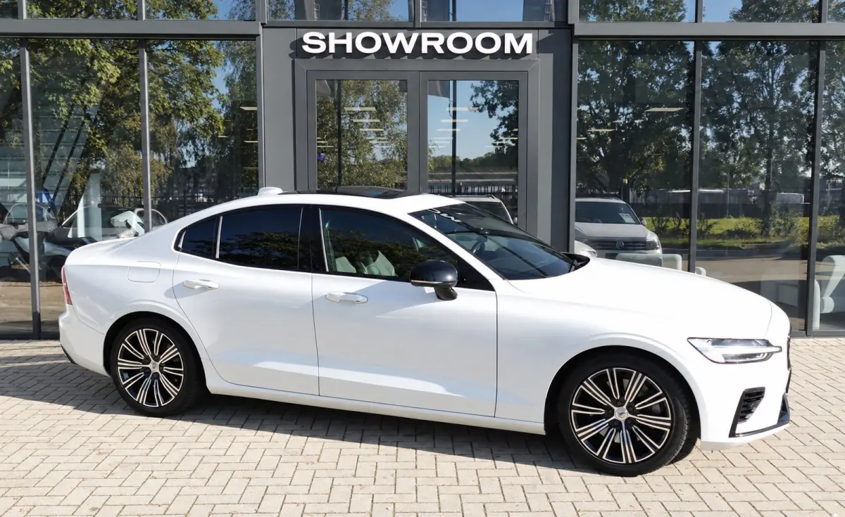 2.0 T8 AWD Twin Engine R-Design PANO H&K KEYLESS