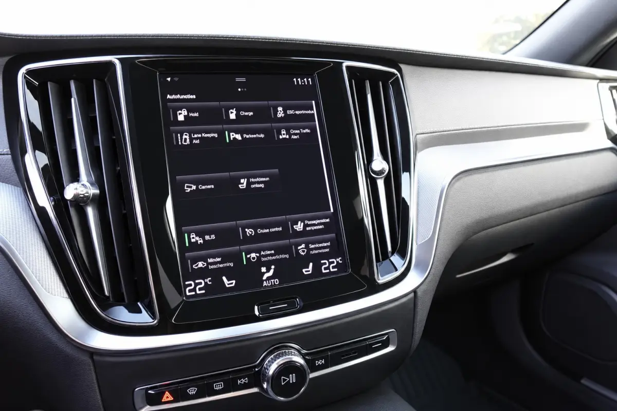 2.0 T8 AWD Twin Engine R-Design PANO H&K KEYLESS