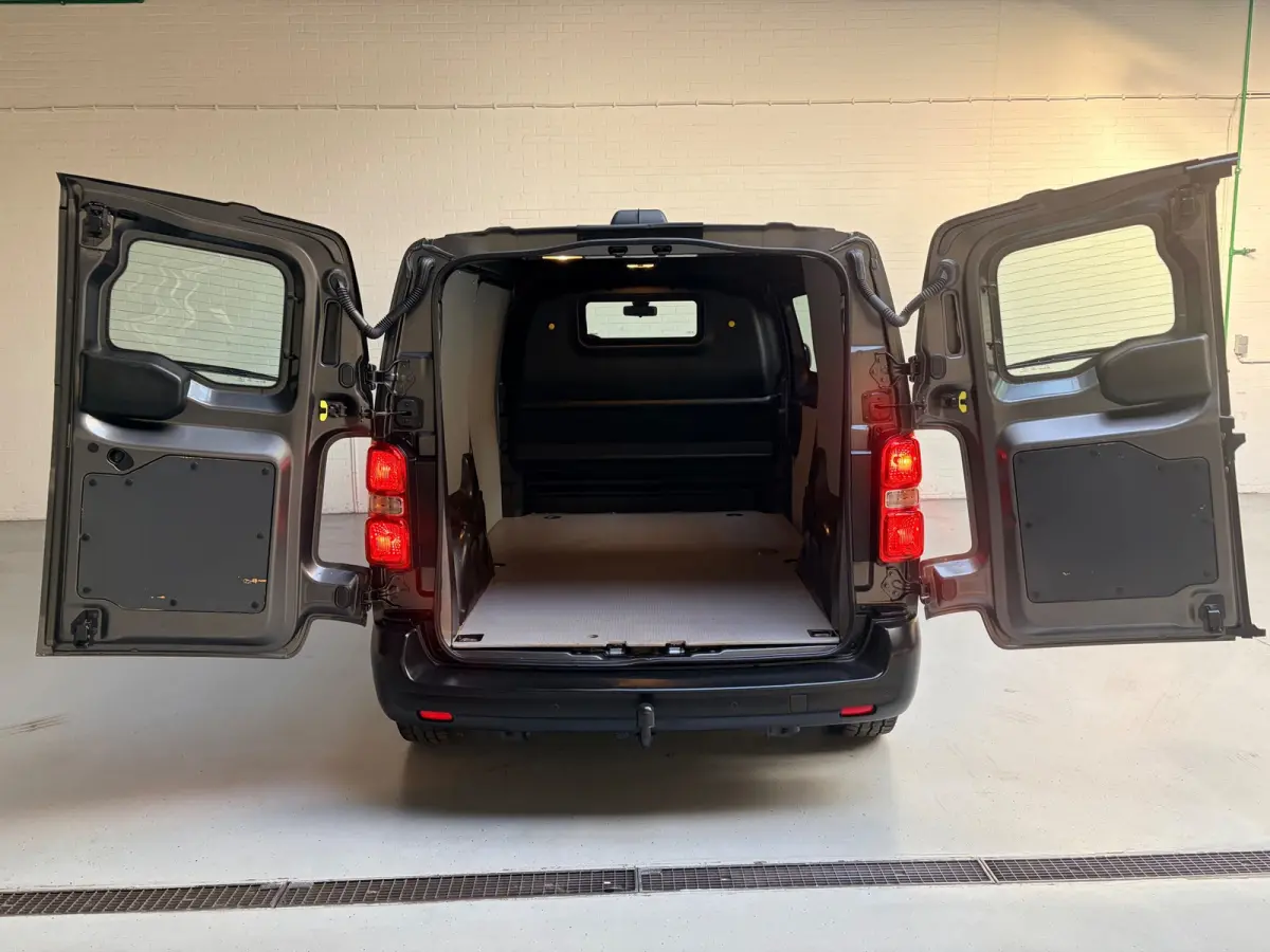 L2H1 1.5 BlueHDI 120pk Standard Premium, Airco, CruiseControl, Trekhaak, Keyless, Metallic Lak, RIJKLAARPRIJS!