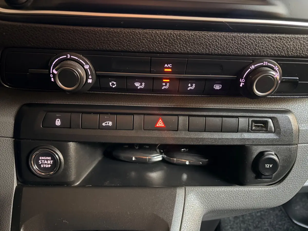 L2H1 1.5 BlueHDI 120pk Standard Premium, Airco, CruiseControl, Trekhaak, Keyless, Metallic Lak, RIJKLAARPRIJS!