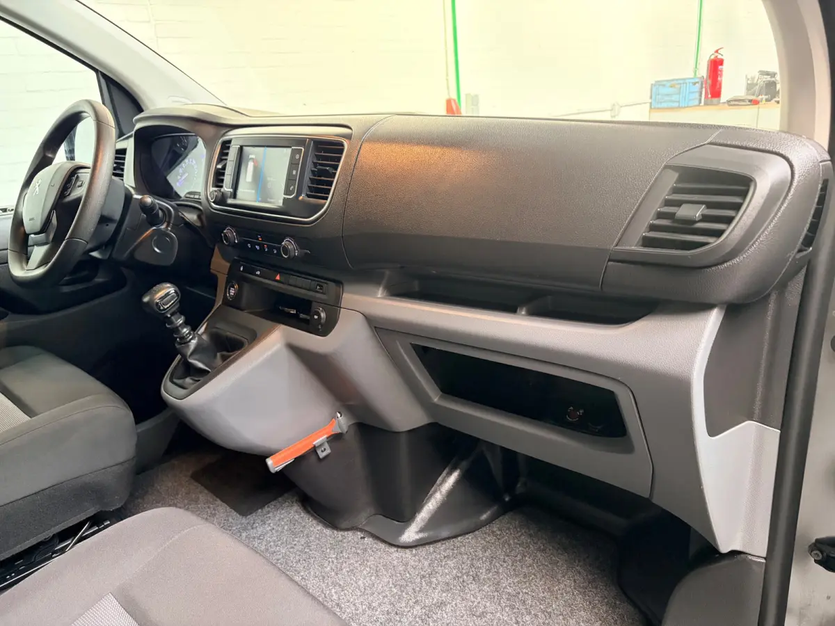 L2H1 1.5 BlueHDI 120pk Standard Premium, Airco, CruiseControl, Trekhaak, Keyless, Metallic Lak, RIJKLAARPRIJS!