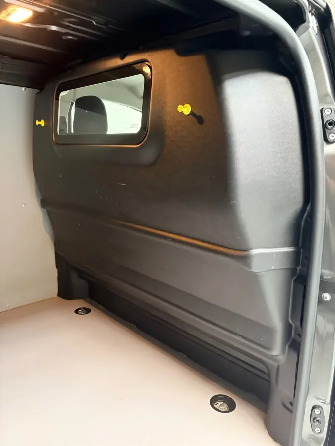 L2H1 1.5 BlueHDI 120pk Standard Premium, Airco, CruiseControl, Trekhaak, Keyless, Metallic Lak, RIJKLAARPRIJS!