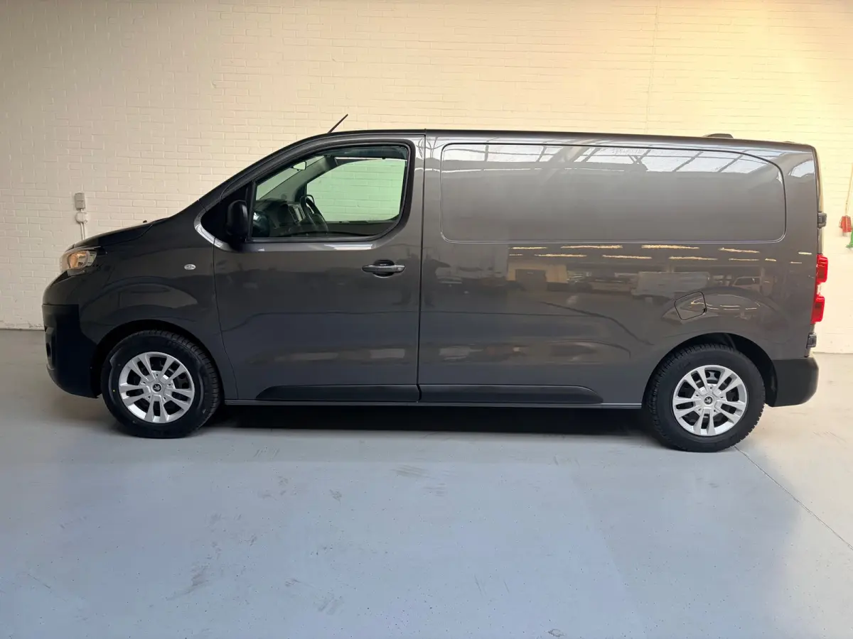 L2H1 1.5 BlueHDI 120pk Standard Premium, Airco, CruiseControl, Trekhaak, Keyless, Metallic Lak, RIJKLAARPRIJS!