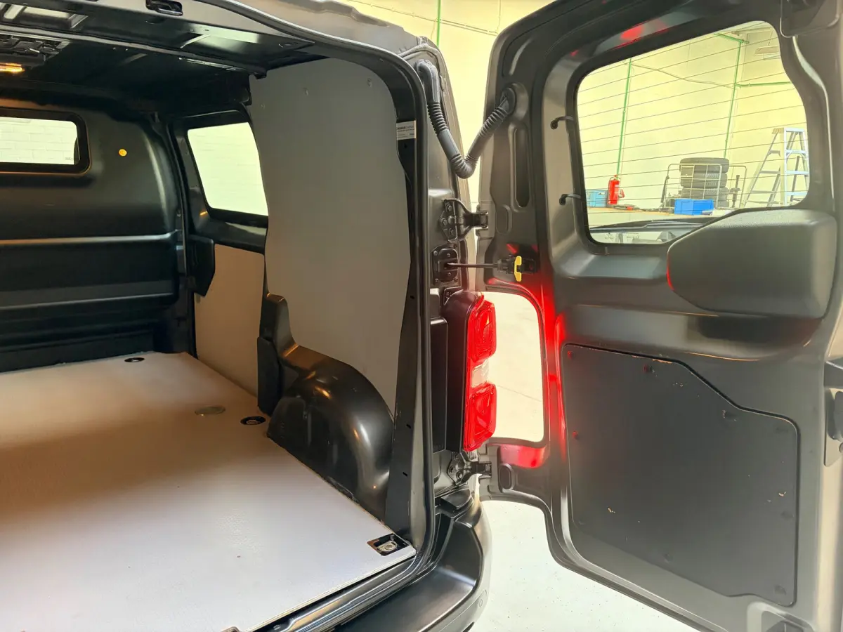 L2H1 1.5 BlueHDI 120pk Standard Premium, Airco, CruiseControl, Trekhaak, Keyless, Metallic Lak, RIJKLAARPRIJS!