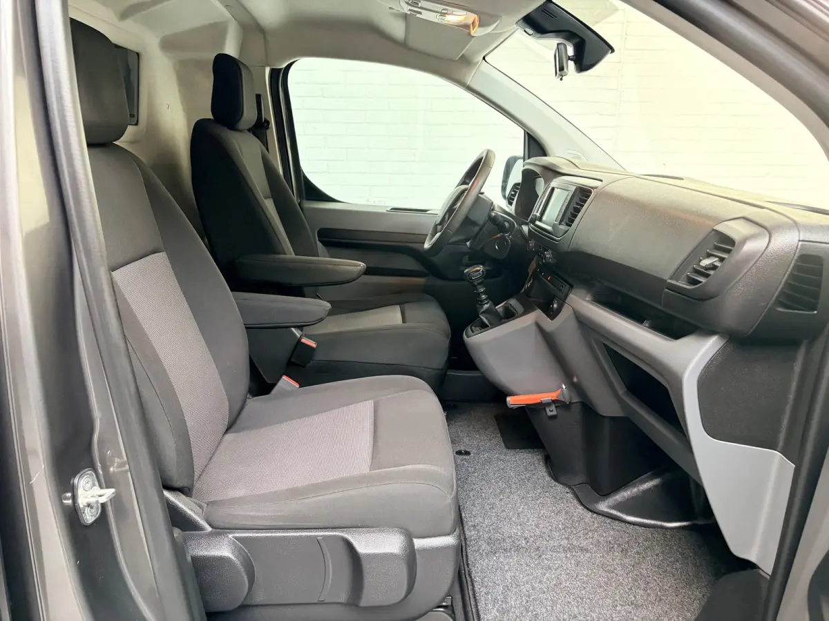 L2H1 1.5 BlueHDI 120pk Standard Premium, Airco, CruiseControl, Trekhaak, Keyless, Metallic Lak, RIJKLAARPRIJS!