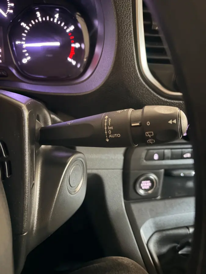 L2H1 1.5 BlueHDI 120pk Standard Premium, Airco, CruiseControl, Trekhaak, Keyless, Metallic Lak, RIJKLAARPRIJS!