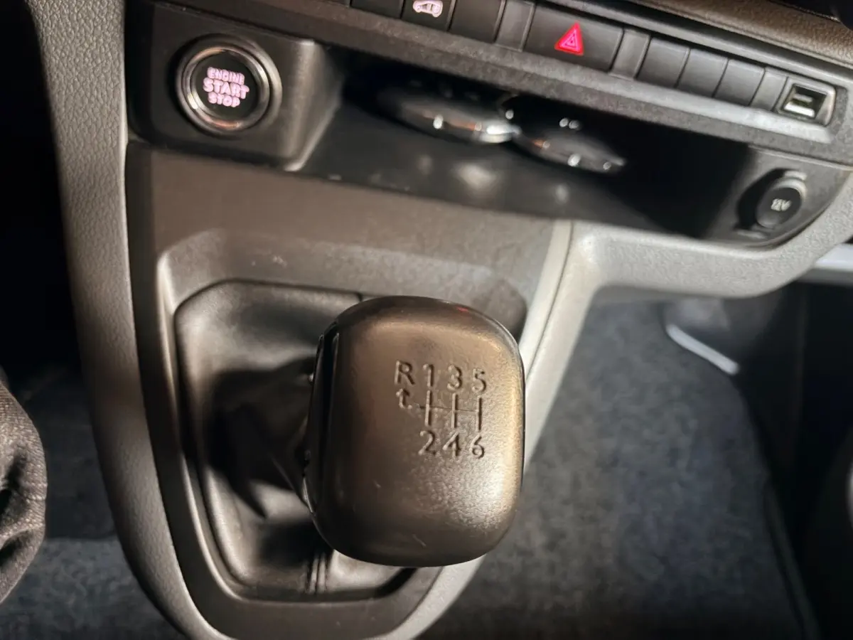 L2H1 1.5 BlueHDI 120pk Standard Premium, Airco, CruiseControl, Trekhaak, Keyless, Metallic Lak, RIJKLAARPRIJS!