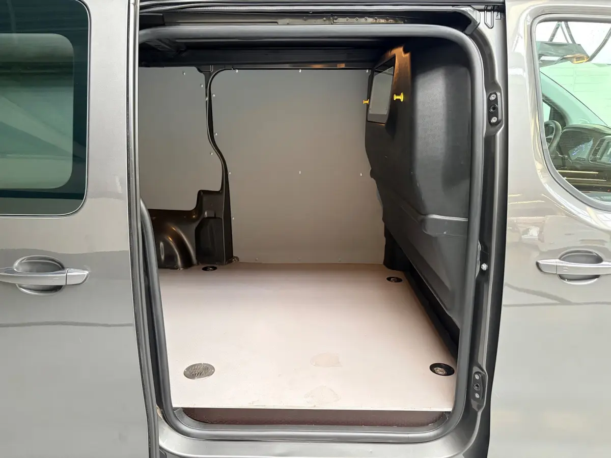 L2H1 1.5 BlueHDI 120pk Standard Premium, Airco, CruiseControl, Trekhaak, Keyless, Metallic Lak, RIJKLAARPRIJS!