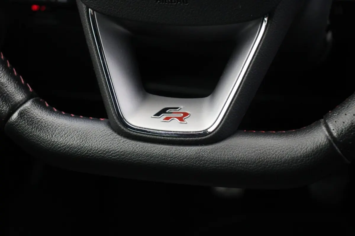 1.0 TSI FR Business Intense - Carplay, Camera, Adapt. Cruise, Clima