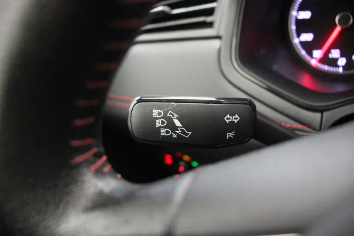 1.0 TSI FR Business Intense - Carplay, Camera, Adapt. Cruise, Clima