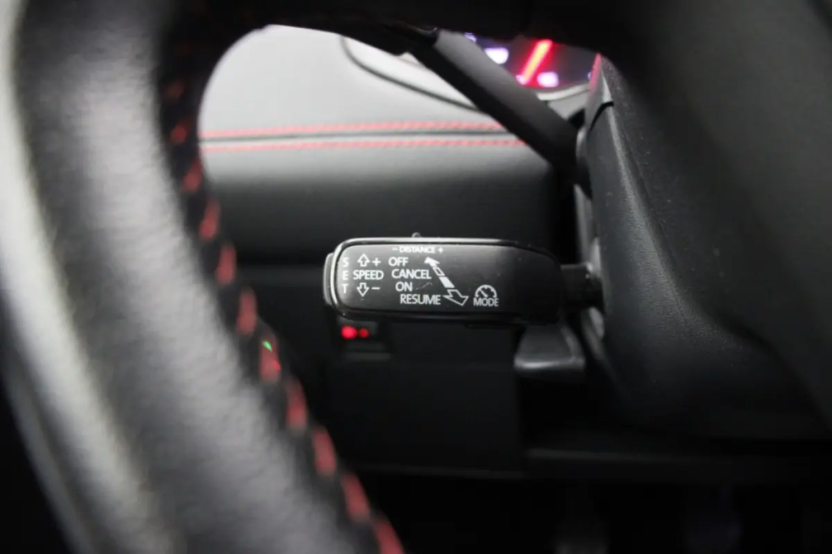 1.0 TSI FR Business Intense - Carplay, Camera, Adapt. Cruise, Clima