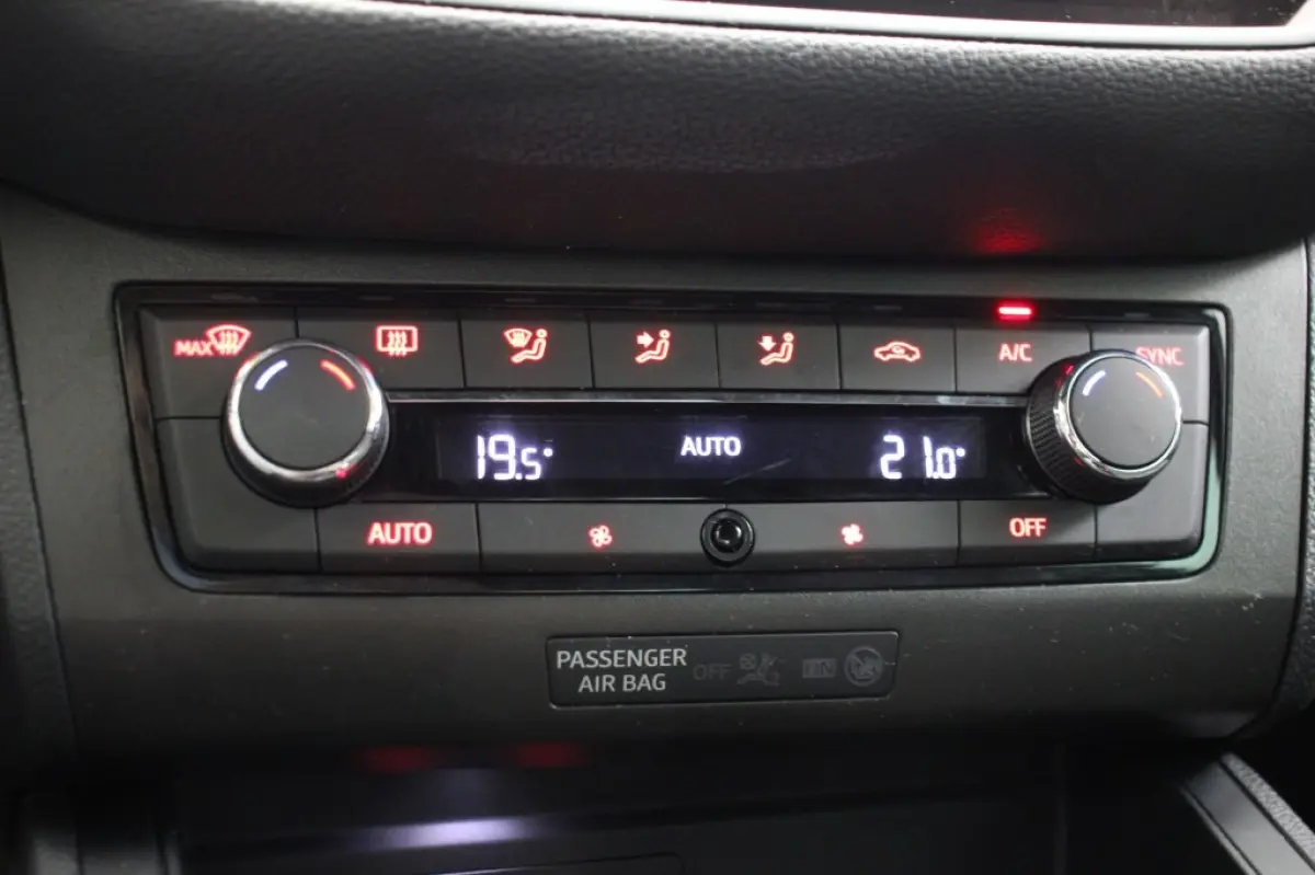 1.0 TSI FR Business Intense - Carplay, Camera, Adapt. Cruise, Clima