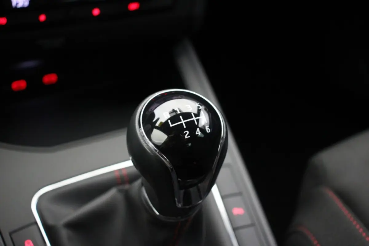 1.0 TSI FR Business Intense - Carplay, Camera, Adapt. Cruise, Clima