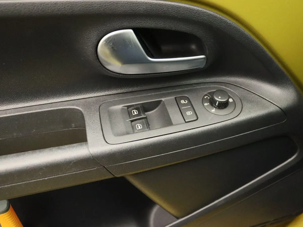 Up! 1.0 BMT move up! | Airco | Bluetooth | Verwarmbare Buitenspiegels | Automatische Verlichting |