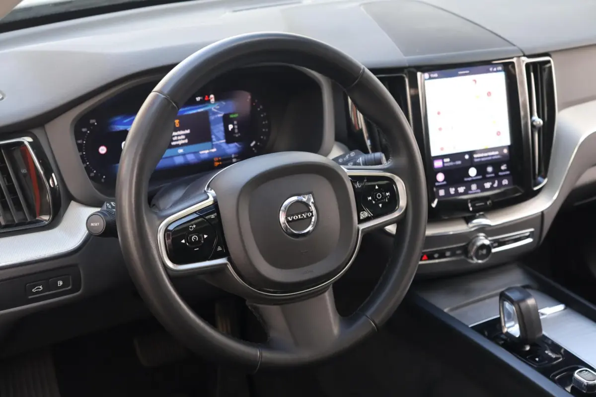 T6 Recharge AWD Plus Dark | Stoelverwarming | Trekhaak | Parkeercamera | Leder | Pilot Assist | Keyless | Glossy Black