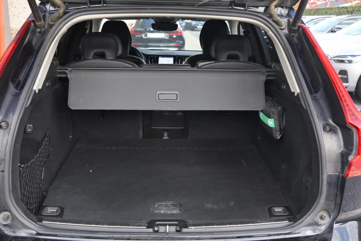 T6 Recharge AWD Plus Dark | Stoelverwarming | Trekhaak | Parkeercamera | Leder | Pilot Assist | Keyless | Glossy Black