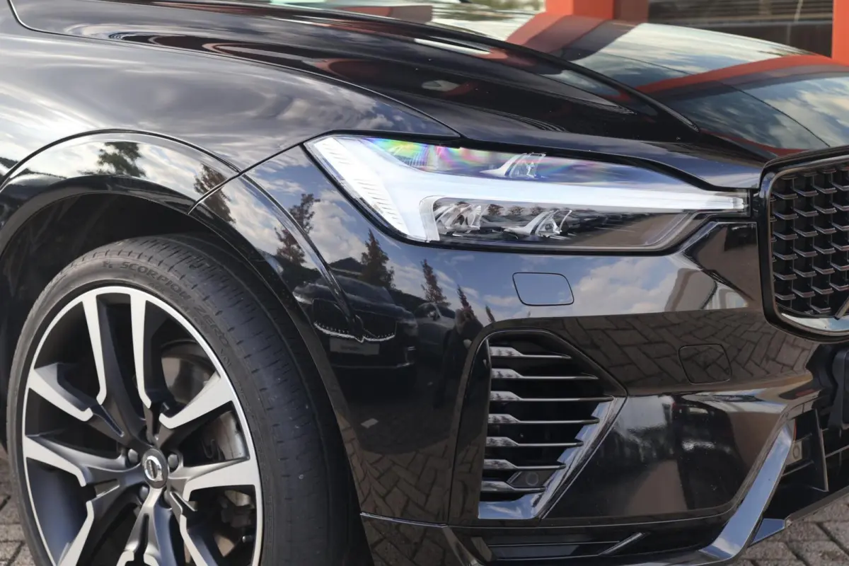 T6 Recharge AWD Plus Dark | Stoelverwarming | Trekhaak | Parkeercamera | Leder | Pilot Assist | Keyless | Glossy Black