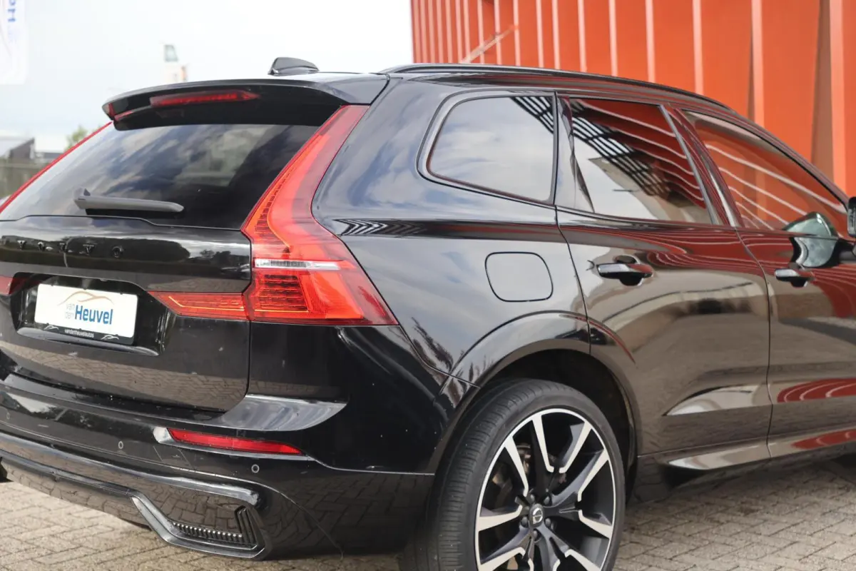 T6 Recharge AWD Plus Dark | Stoelverwarming | Trekhaak | Parkeercamera | Leder | Pilot Assist | Keyless | Glossy Black