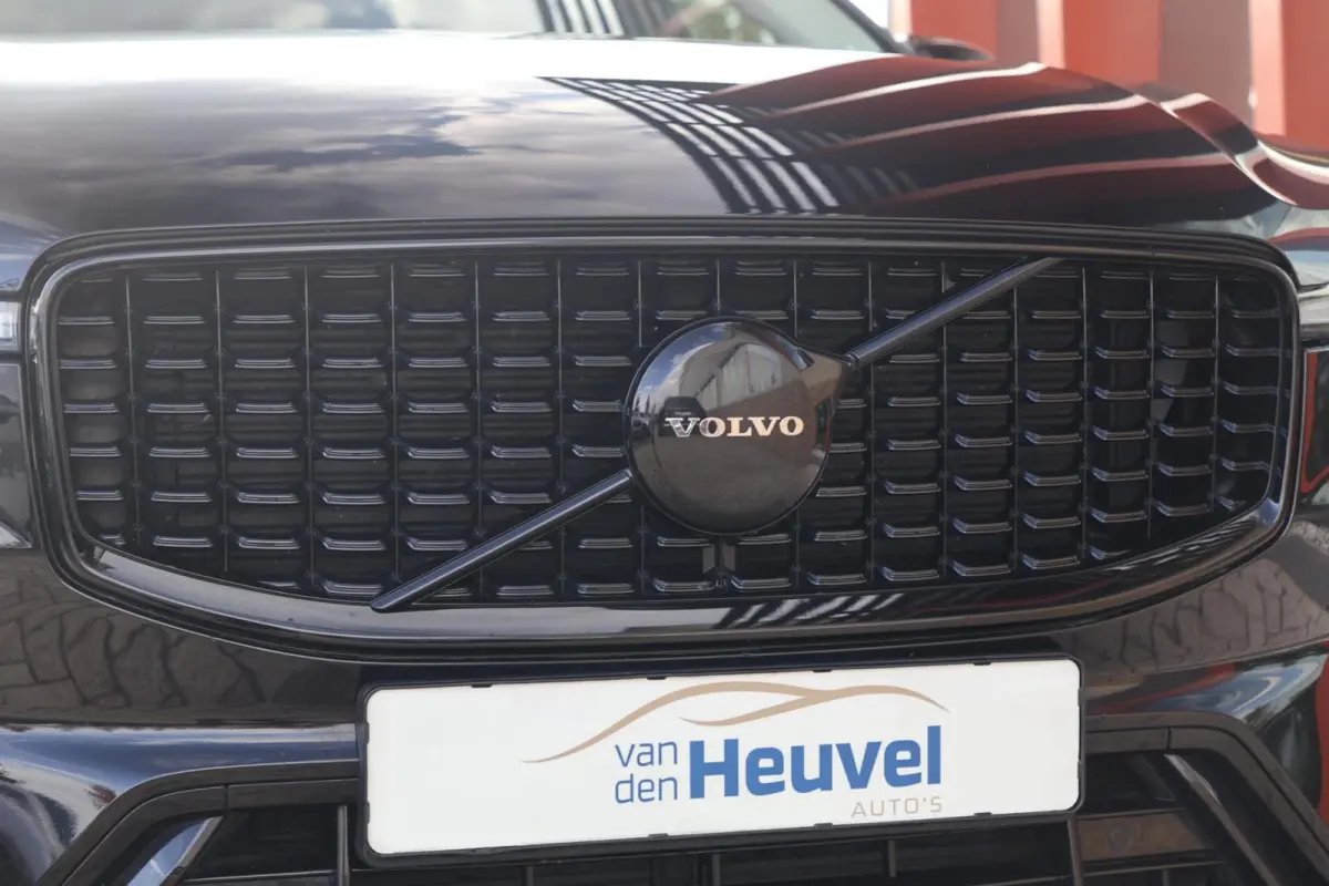 T6 Recharge AWD Plus Dark | Stoelverwarming | Trekhaak | Parkeercamera | Leder | Pilot Assist | Keyless | Glossy Black