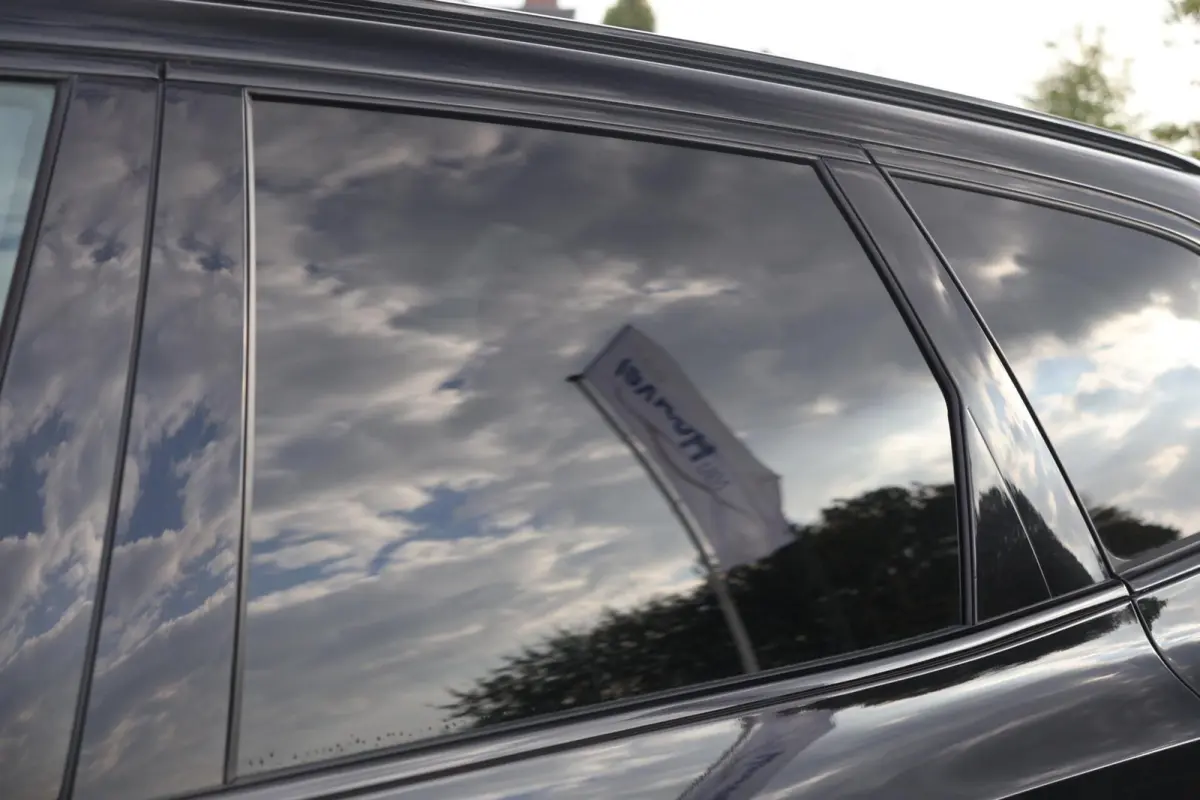 T6 Recharge AWD Plus Dark | Stoelverwarming | Trekhaak | Parkeercamera | Leder | Pilot Assist | Keyless | Glossy Black