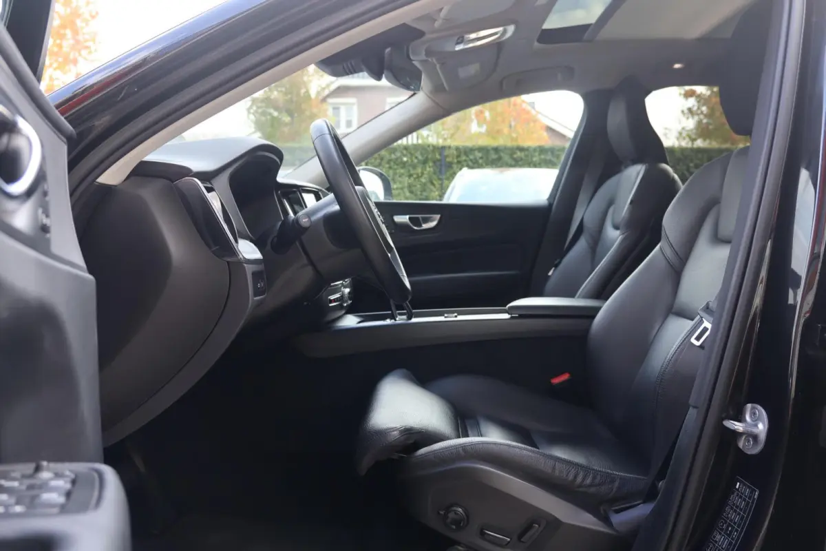 T6 Recharge AWD Plus Dark | Stoelverwarming | Trekhaak | Parkeercamera | Leder | Pilot Assist | Keyless | Glossy Black