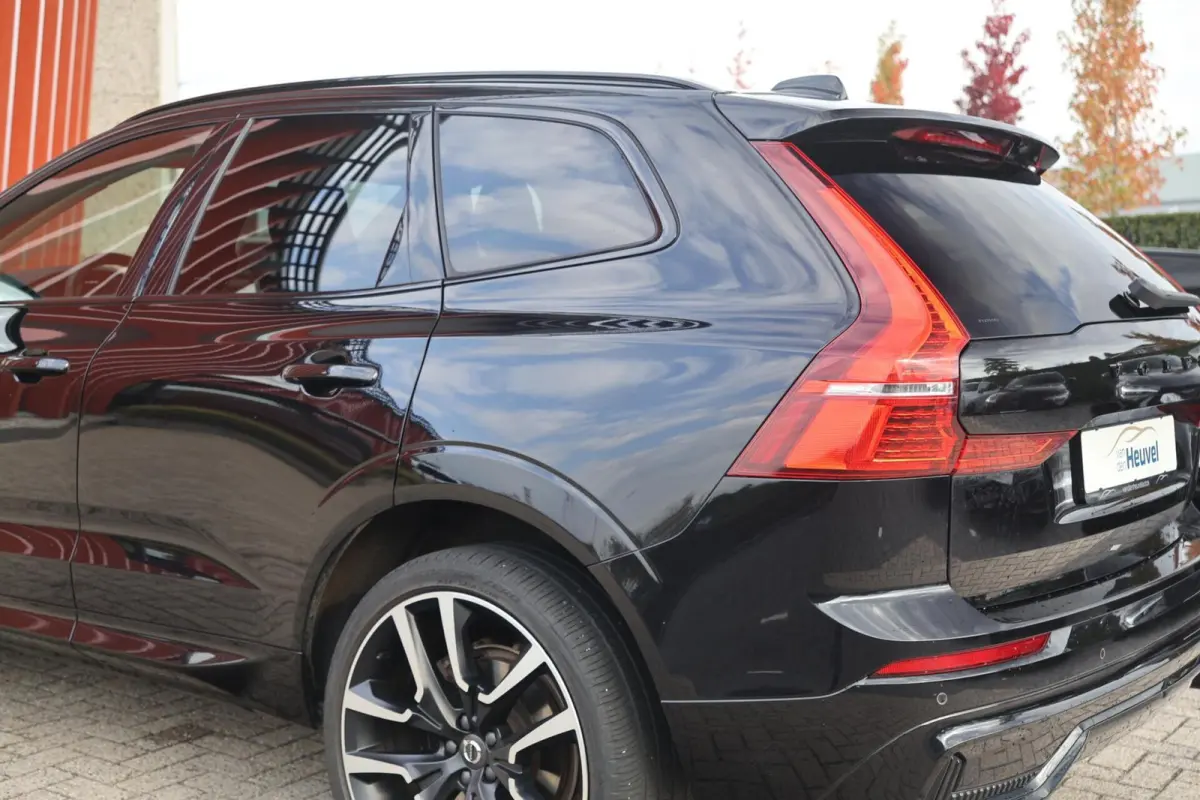 T6 Recharge AWD Plus Dark | Stoelverwarming | Trekhaak | Parkeercamera | Leder | Pilot Assist | Keyless | Glossy Black