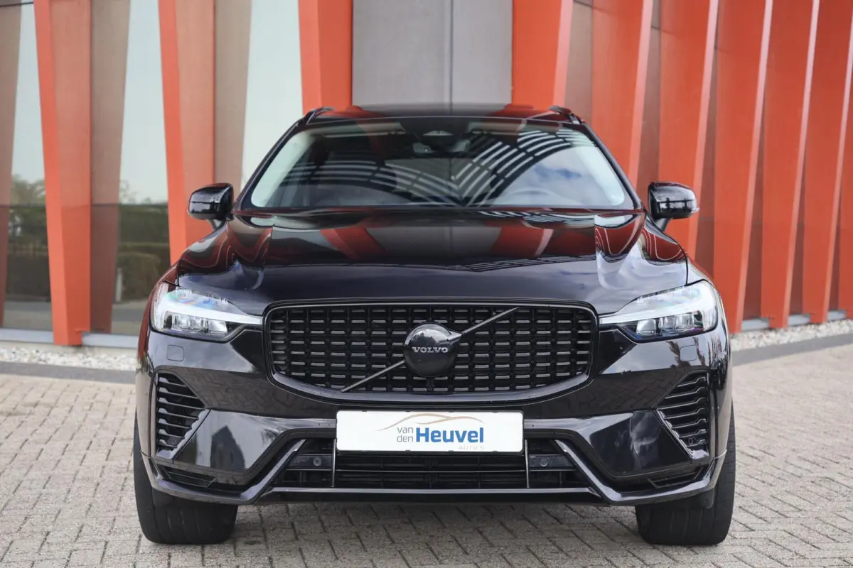 T6 Recharge AWD Plus Dark | Stoelverwarming | Trekhaak | Parkeercamera | Leder | Pilot Assist | Keyless | Glossy Black