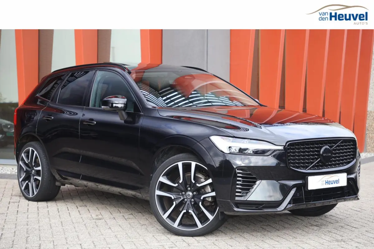 T6 Recharge AWD Plus Dark | Stoelverwarming | Trekhaak | Parkeercamera | Leder | Pilot Assist | Keyless | Glossy Black
