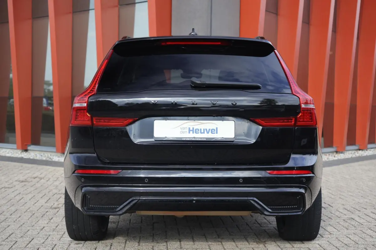 T6 Recharge AWD Plus Dark | Stoelverwarming | Trekhaak | Parkeercamera | Leder | Pilot Assist | Keyless | Glossy Black