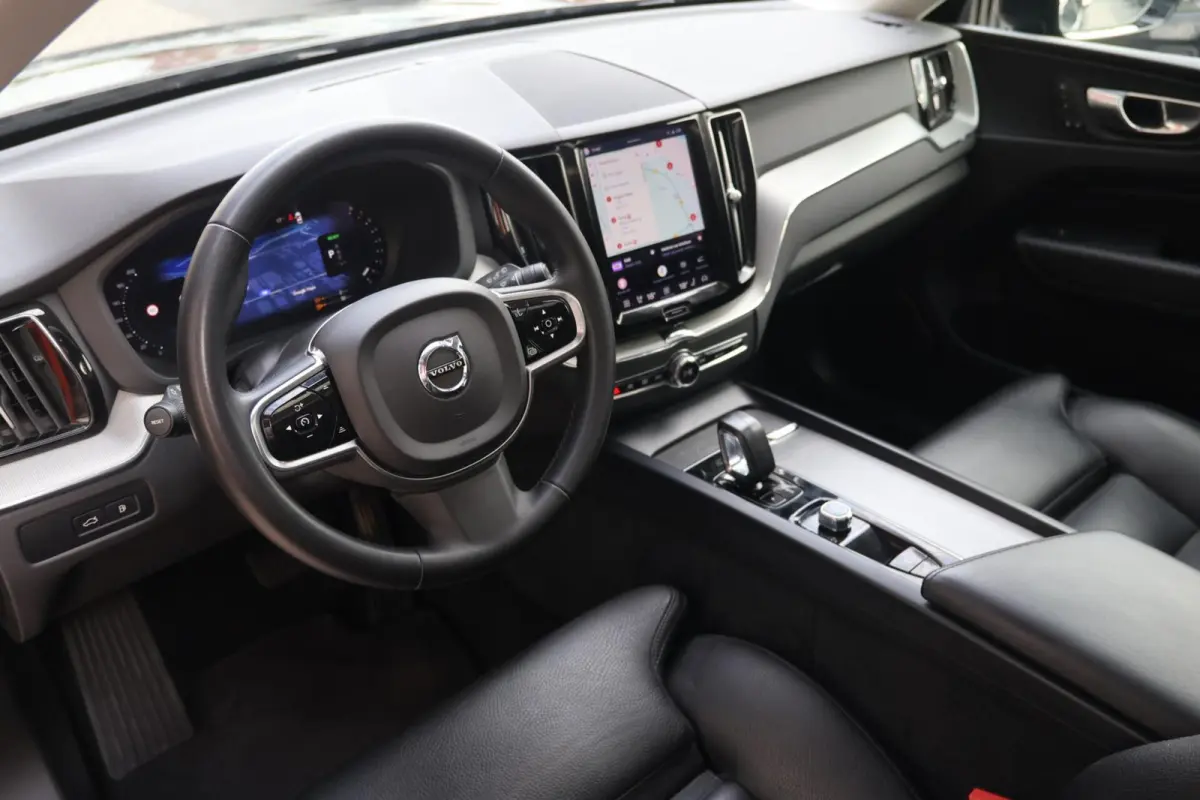 T6 Recharge AWD Plus Dark | Stoelverwarming | Trekhaak | Parkeercamera | Leder | Pilot Assist | Keyless | Glossy Black